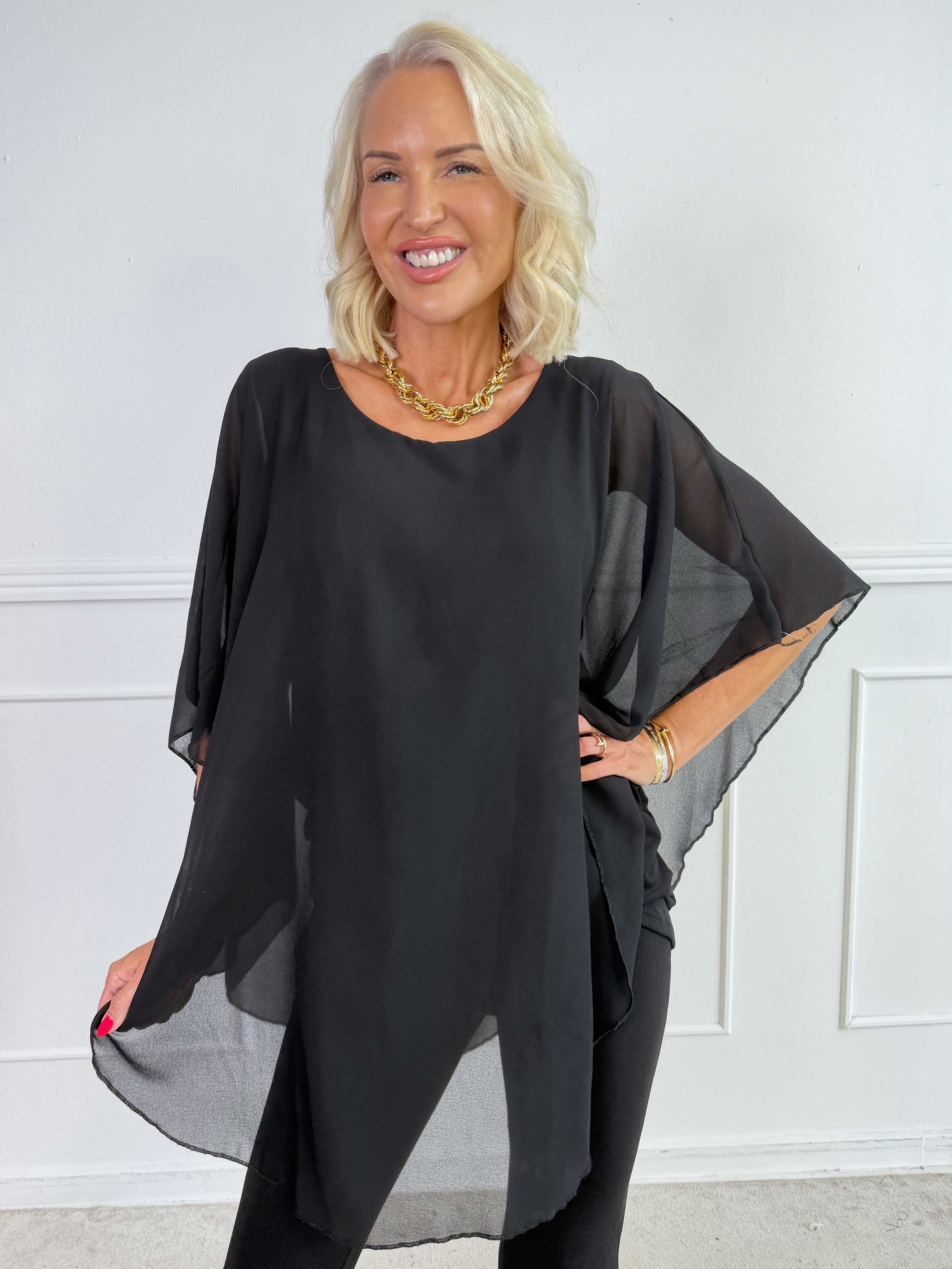 Kenya Shirt - Elegant bluse med let chiffonlag og rund udskæring